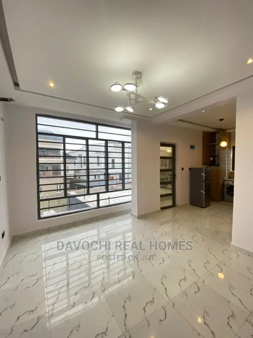 2bdrm Apartment in Ologolo Estate, Lekki for sale in Lekki