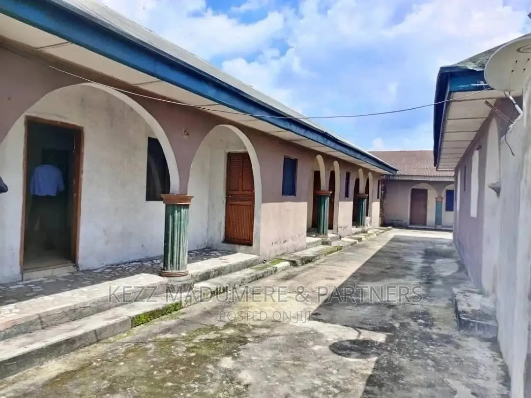 10bdrm Block of Flats in Oyibo, Oyigbo for sale in Oyigbo