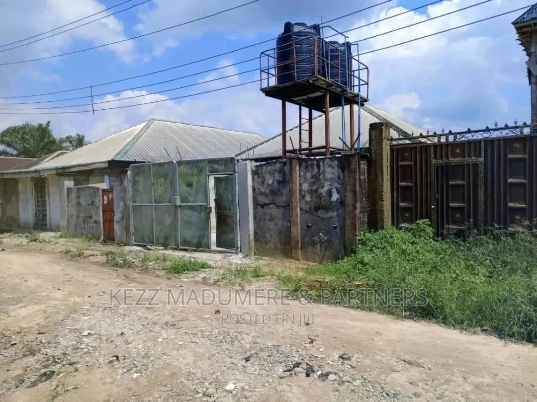 10bdrm Block of Flats in Oyibo, Oyigbo for sale in Oyigbo