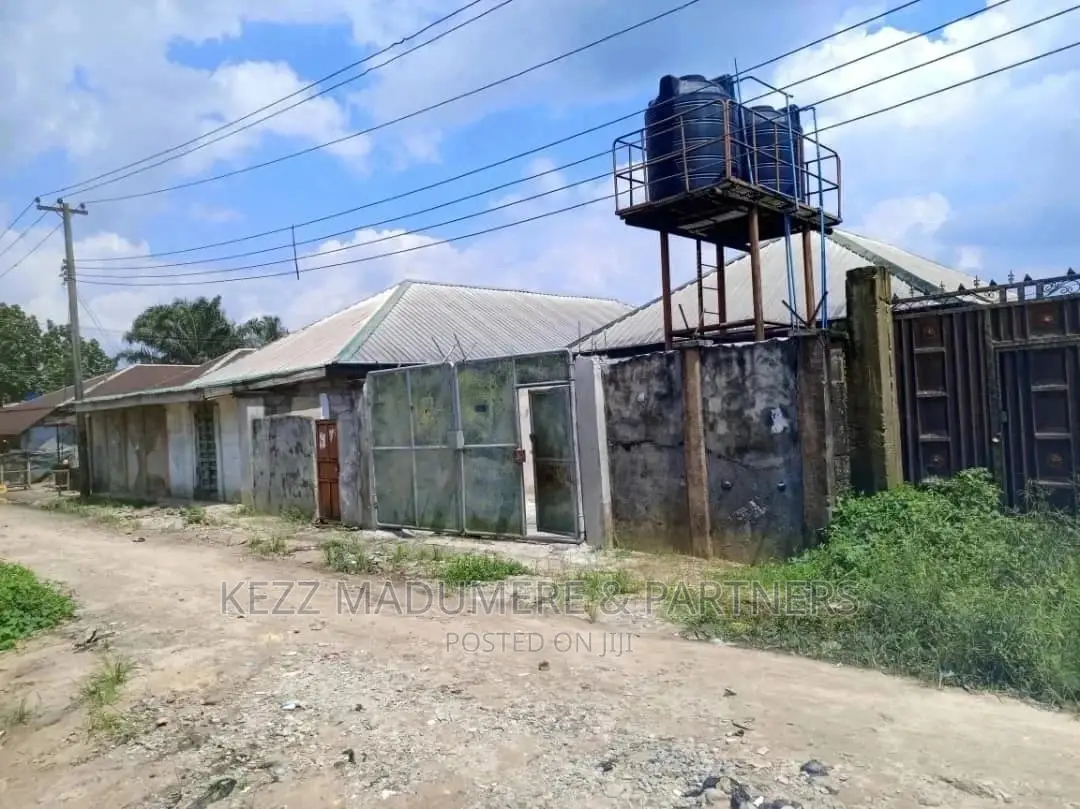 10bdrm Block of Flats in Oyibo, Oyigbo for sale in Oyigbo