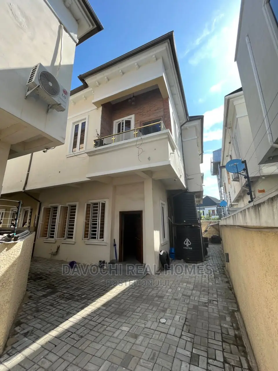 4bdrm Duplex in Chevron Drive for rent in Chevron