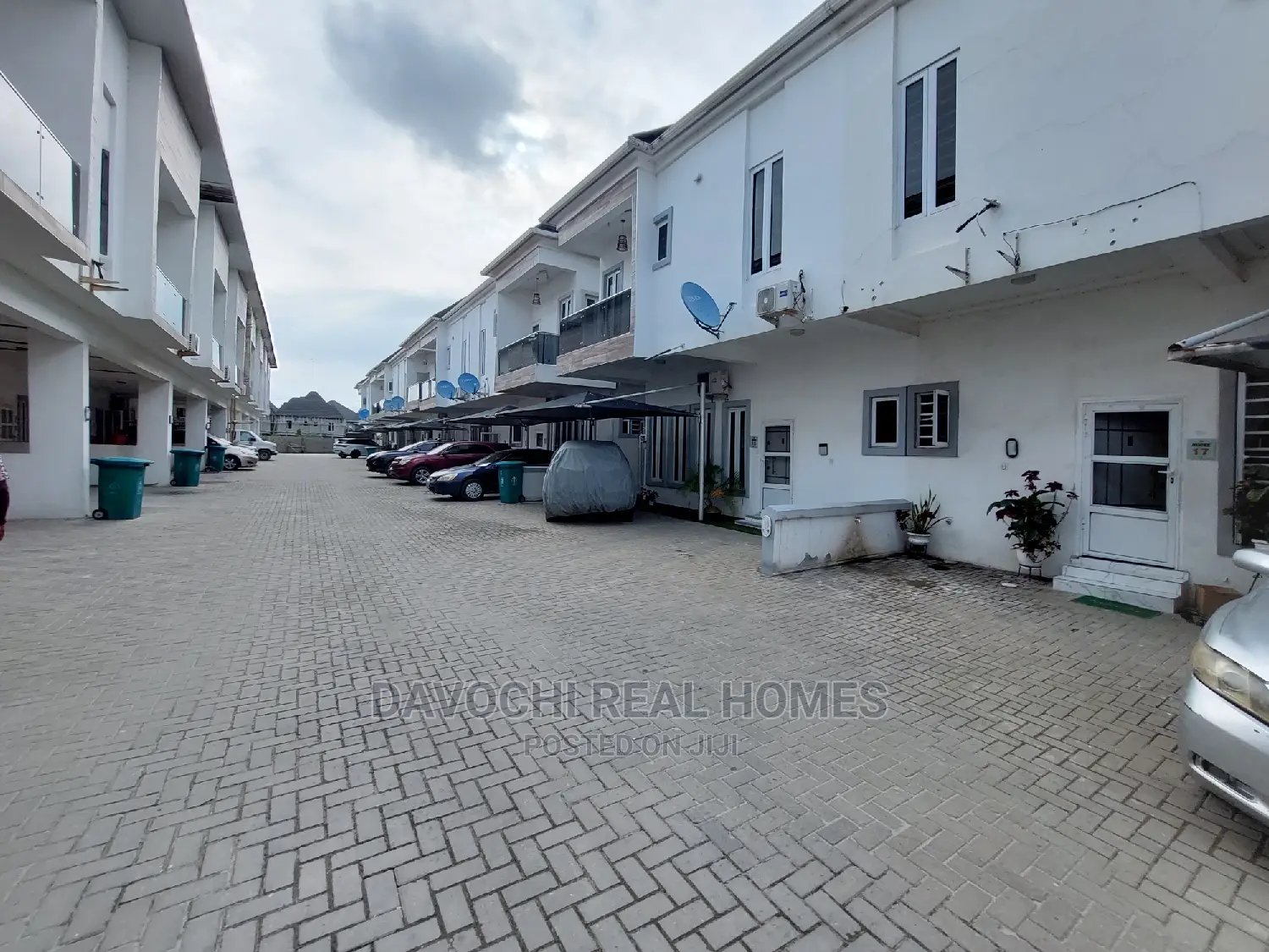 4bdrm Duplex in Chevron for rent in Chevron