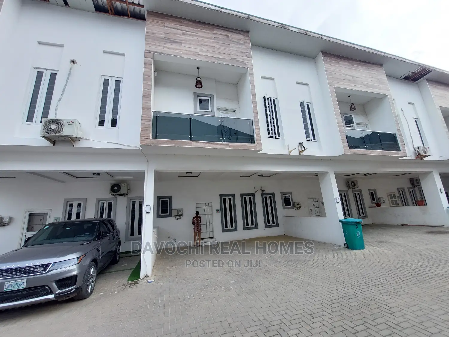 4bdrm Duplex in Chevron for rent in Chevron