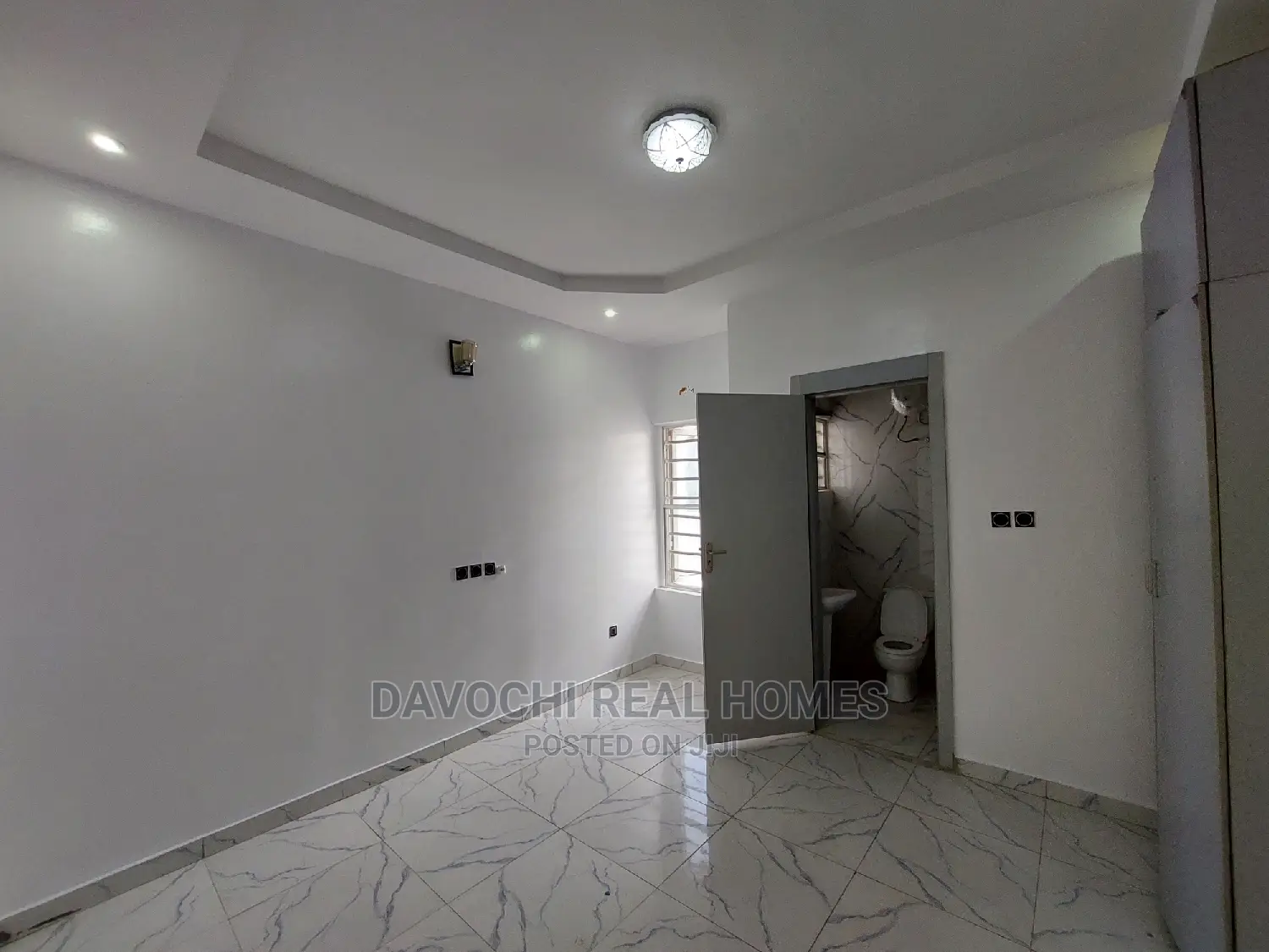 4bdrm Duplex in Chevron for rent in Chevron