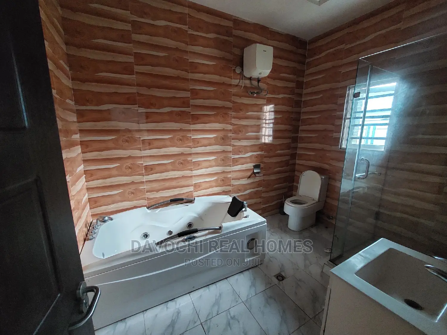4bdrm Duplex in Immediately After for rent in Chevron