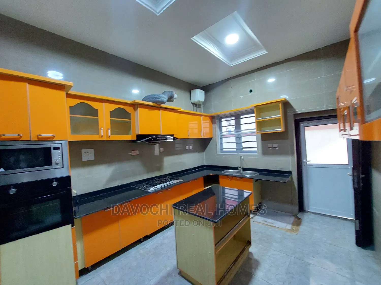 4bdrm Duplex in Chevron for rent in Chevron