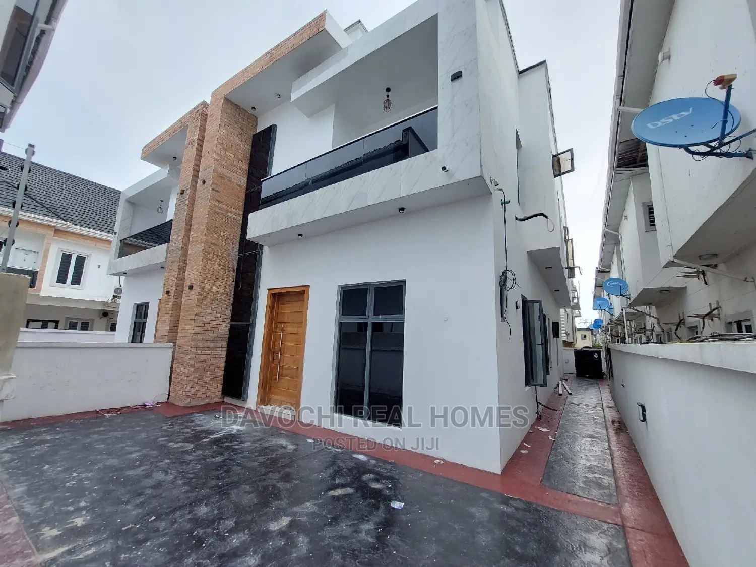 4bdrm Duplex in Chevron for rent in Chevron