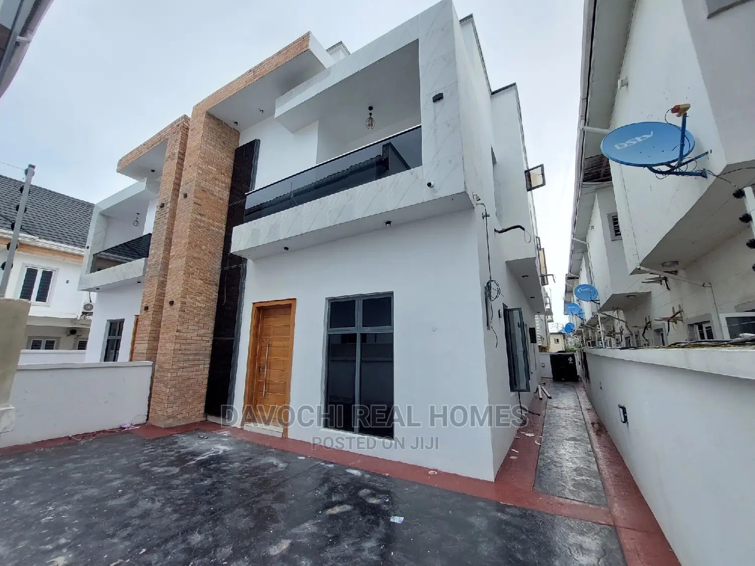 4bdrm Duplex in Chevron for rent in Chevron