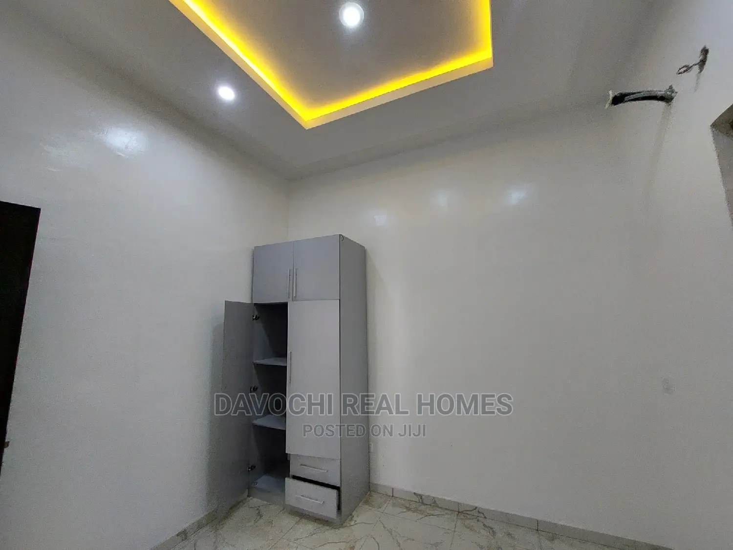 4bdrm Duplex in Chevron for rent in Chevron