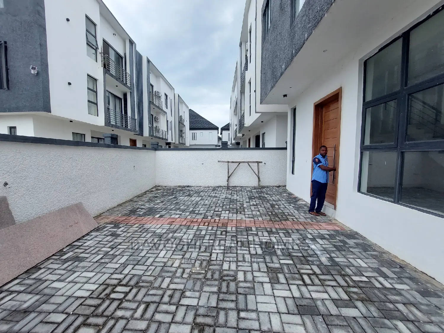 4bdrm Duplex in Chevron Drive for rent in Chevron