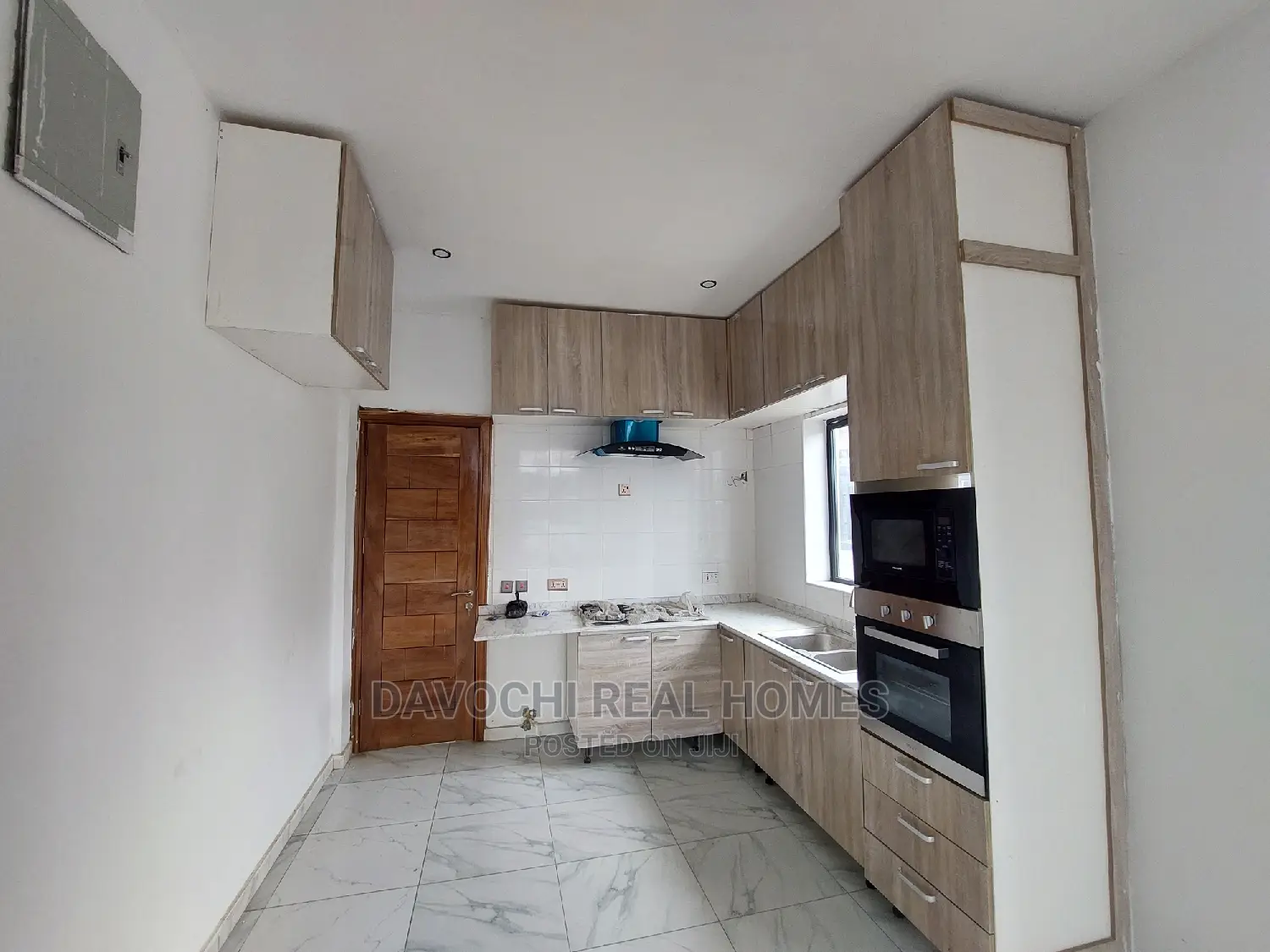 4bdrm Duplex in Chevron Drive for rent in Chevron