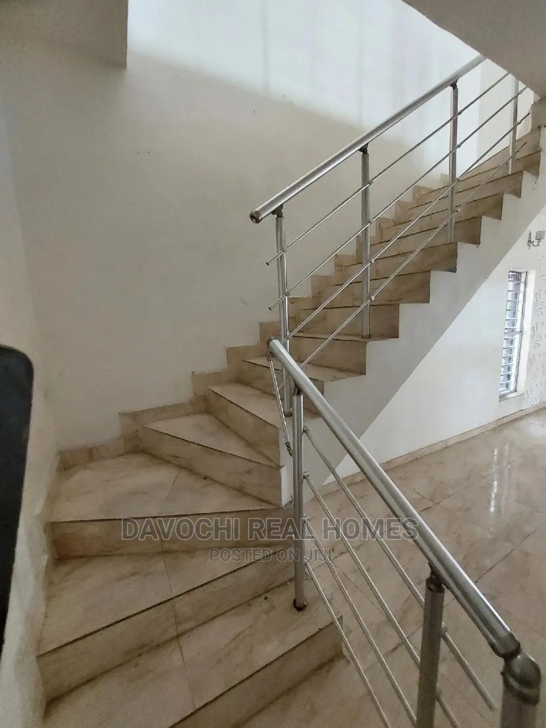 4bdrm Duplex in Orchid Road, Chevron for rent in Chevron
