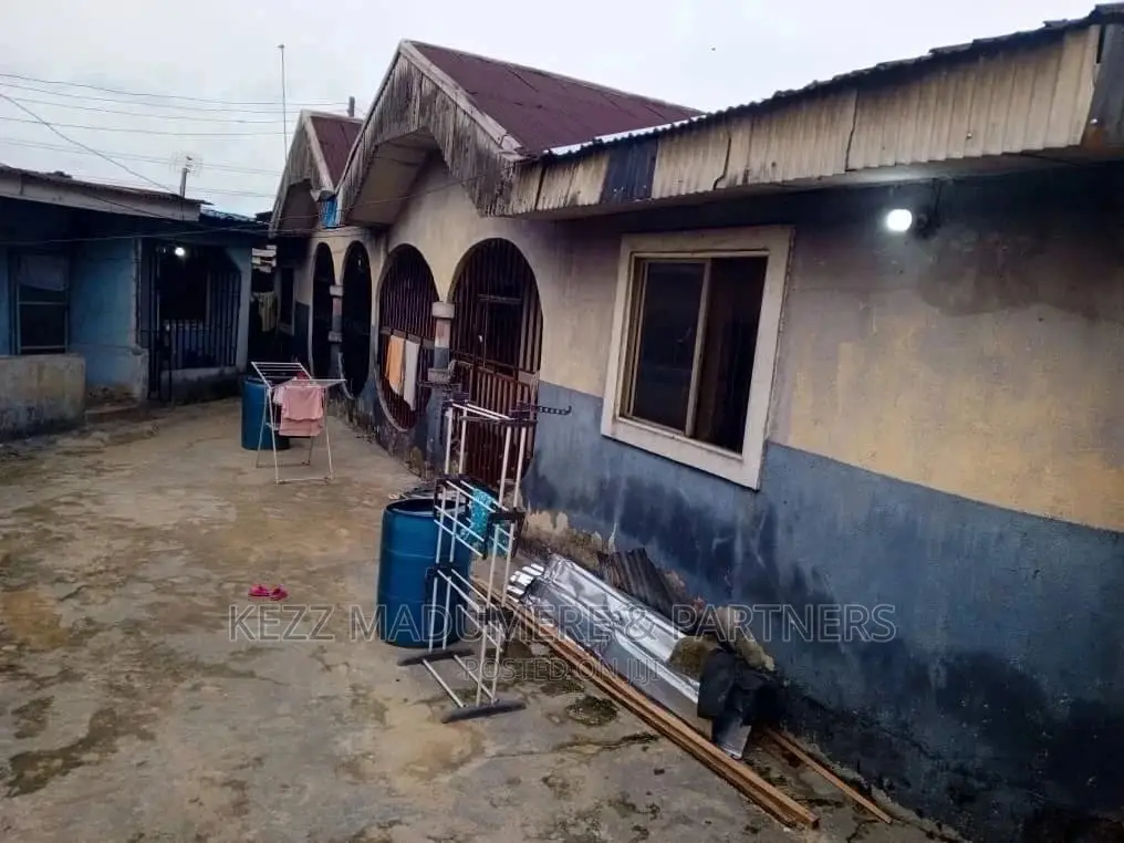 8bdrm Block of Flats in Eligbolo, Port for sale in Port-Harcourt