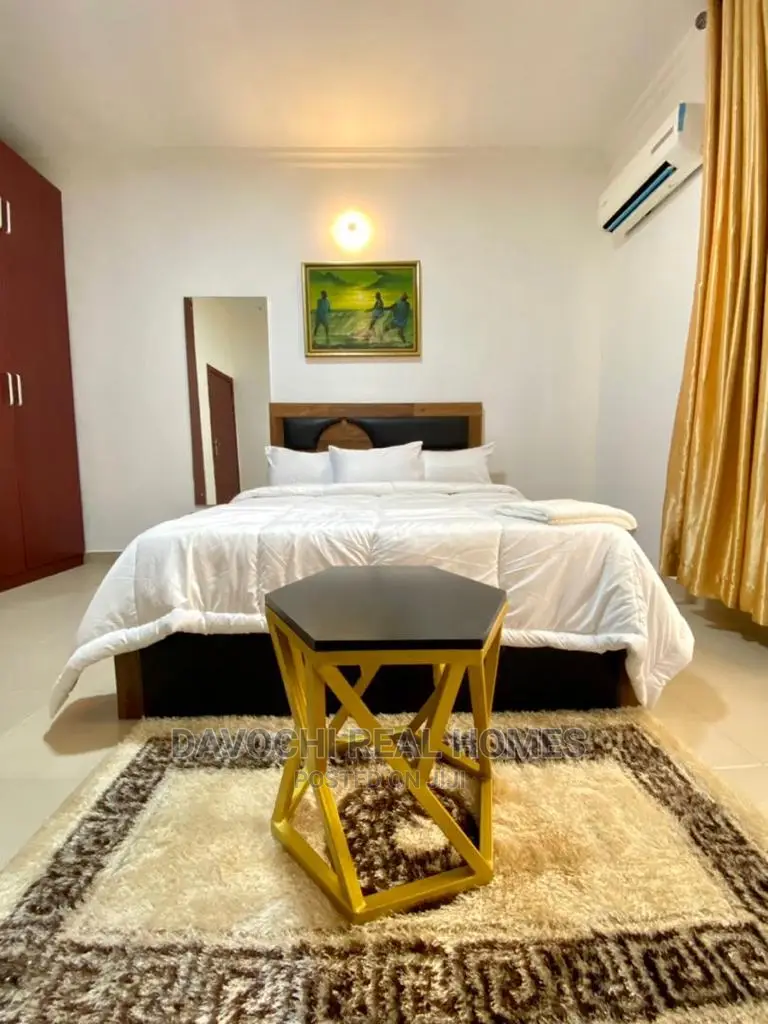 Furnished 3bdrm Apartment in Bourdillon Court, Chevron for rent in Chevron