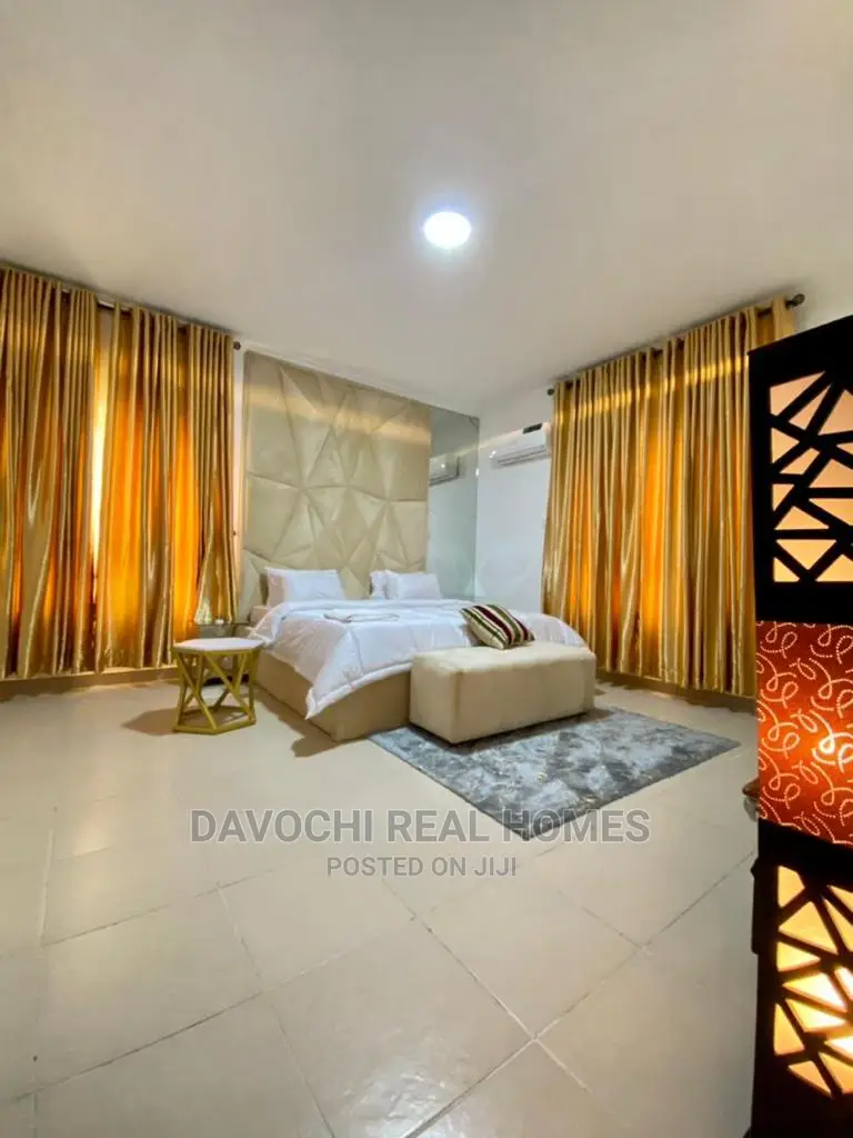 Furnished 3bdrm Apartment in Bourdillon Court, Chevron for rent in Chevron