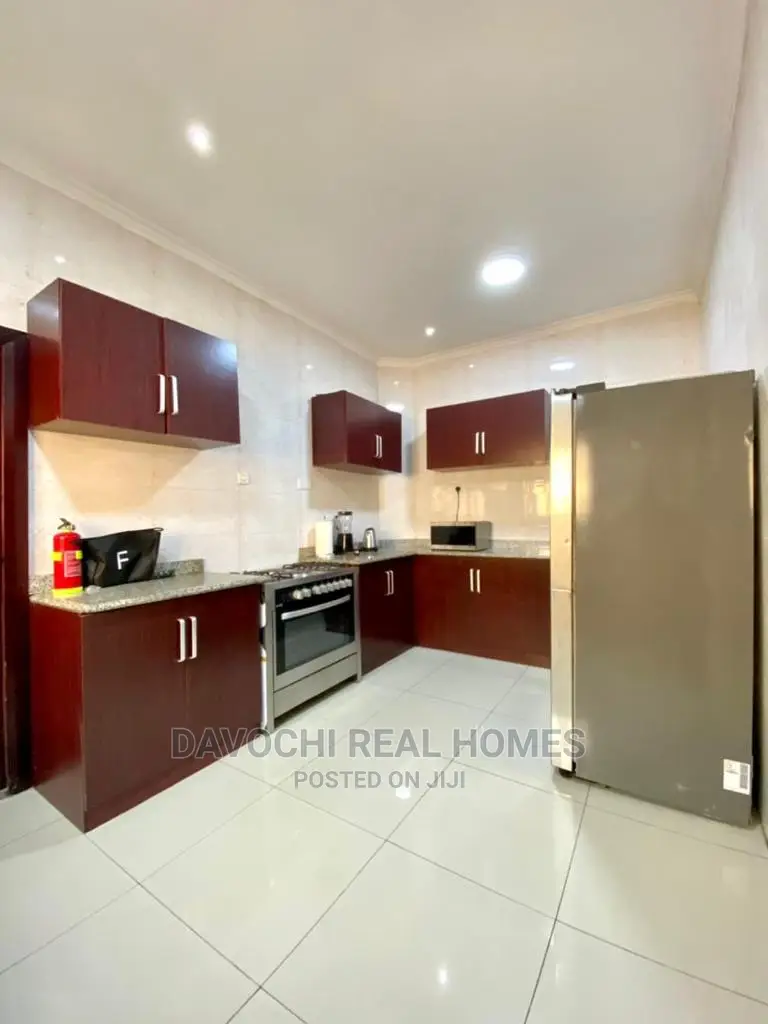 Furnished 3bdrm Apartment in Bourdillon Court, Chevron for rent in Chevron
