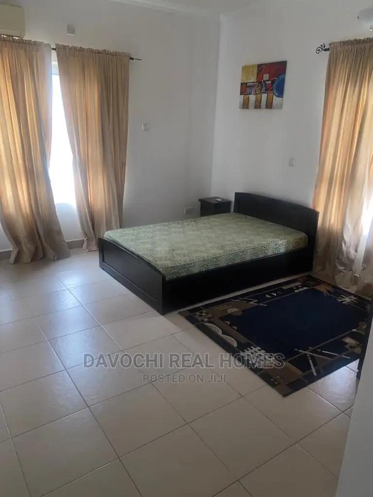 Furnished 3bdrm Apartment in Bourdillon Court, Chevron for rent in Chevron