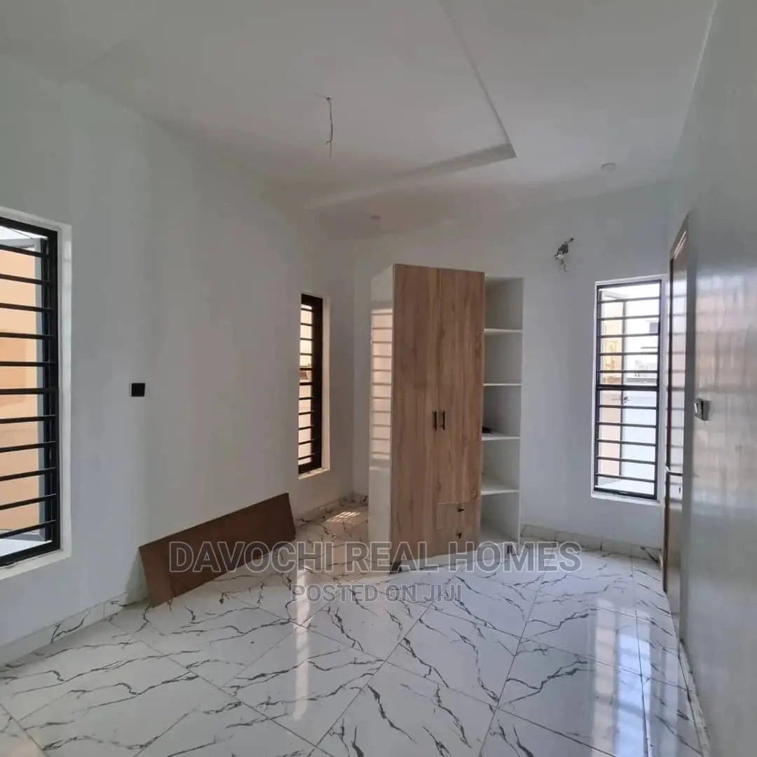 2bdrm Apartment in Orchid Road, Ikota for rent in Ikota