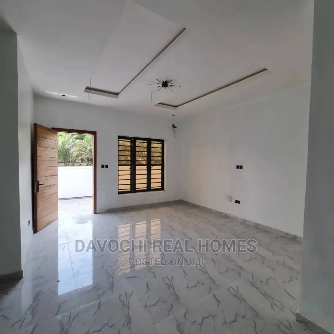 2bdrm Apartment in Orchid Road, Ikota for rent in Ikota