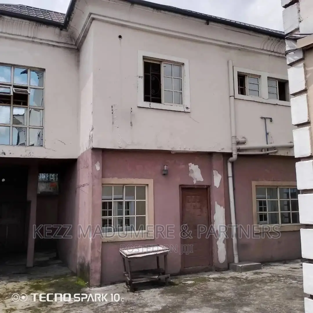 10bdrm Duplex in Rd Road, O Ff Okporo, Port-Harcourt for sale in Port-Harcourt