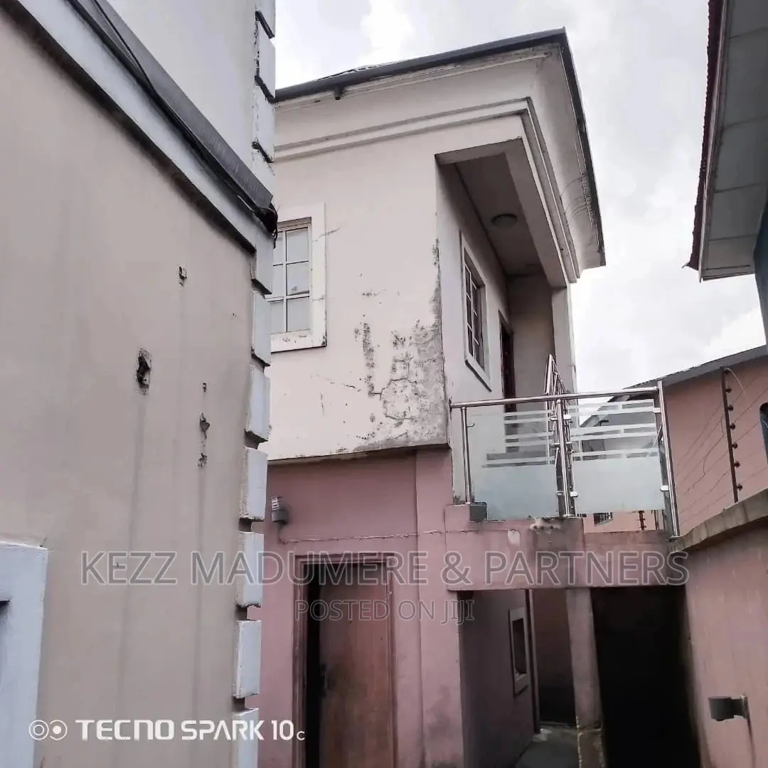 10bdrm Duplex in Rd Road, O Ff Okporo, Port-Harcourt for sale in Port-Harcourt