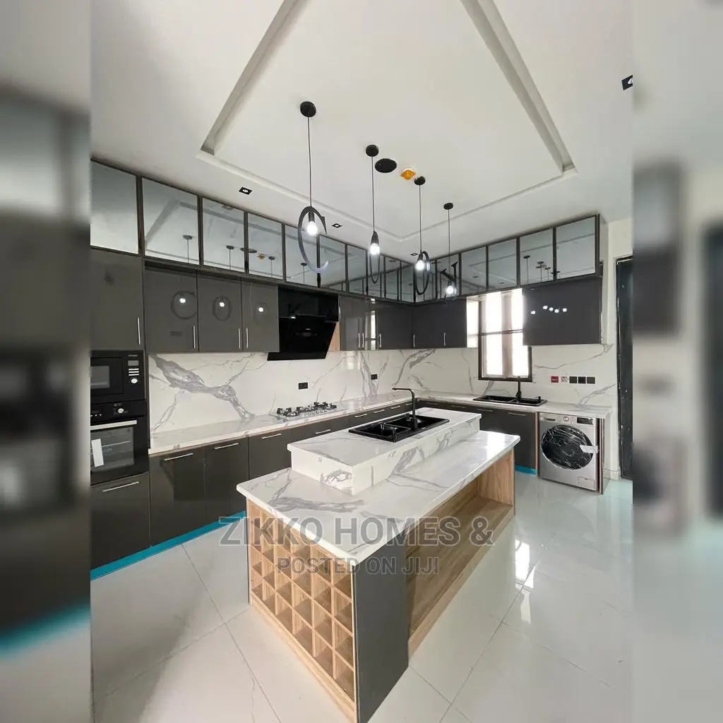 5bdrm Duplex in Osapa London for sale in Osapa london
