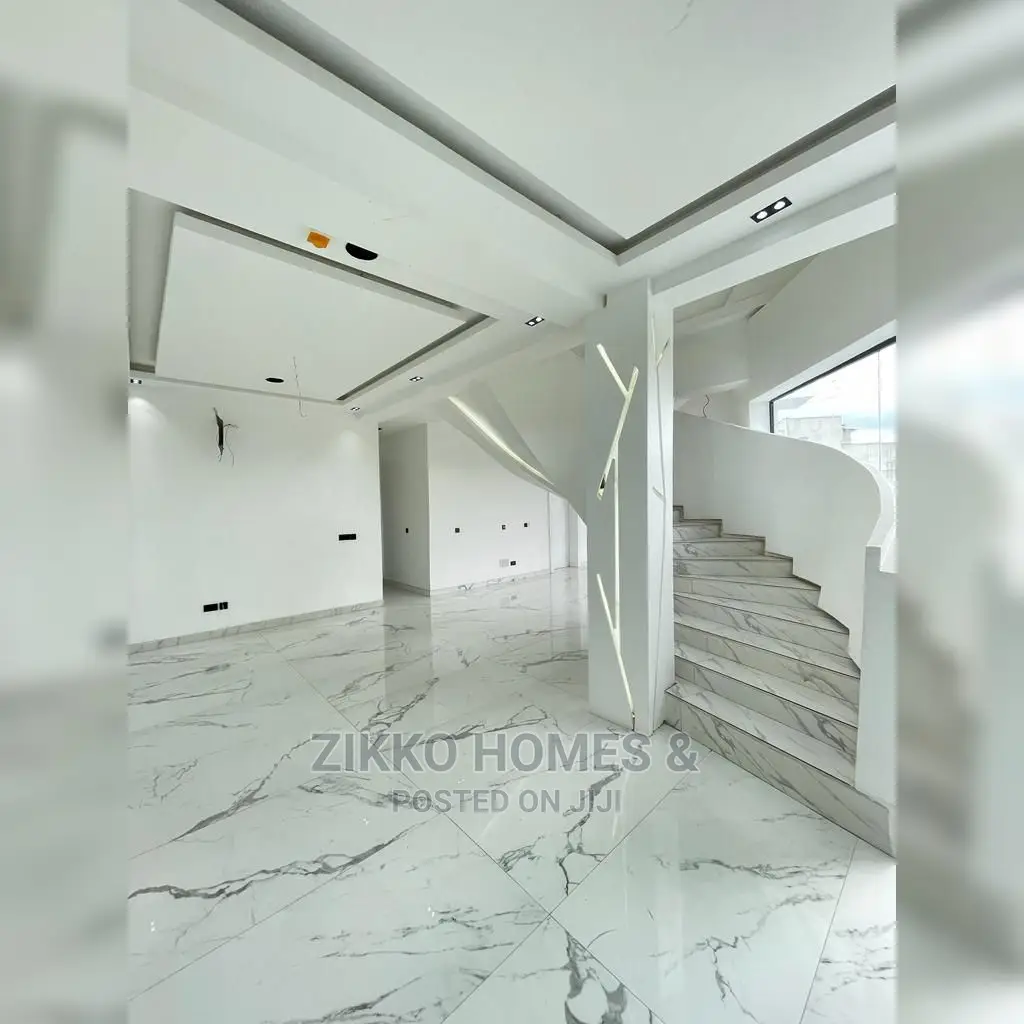 5bdrm Duplex in Osapa London for sale in Osapa london