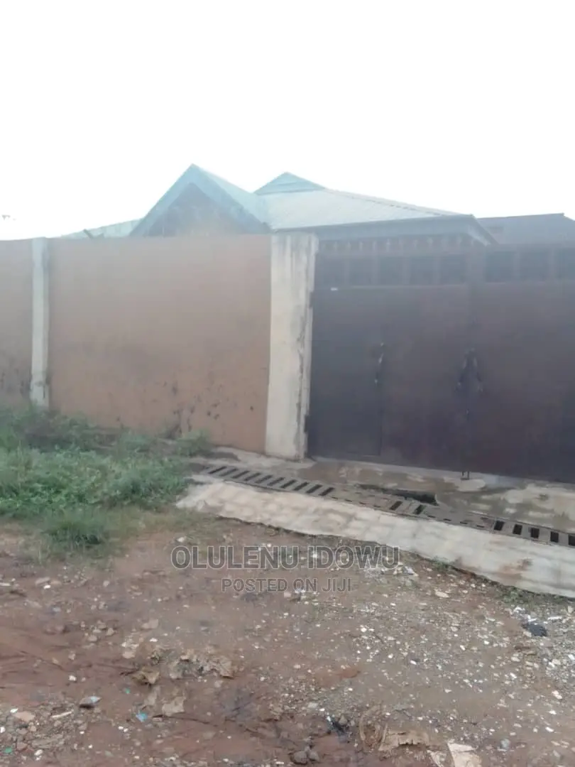 Furnished 3bdrm Block of Flats in Alimosho for sale in Alimosho