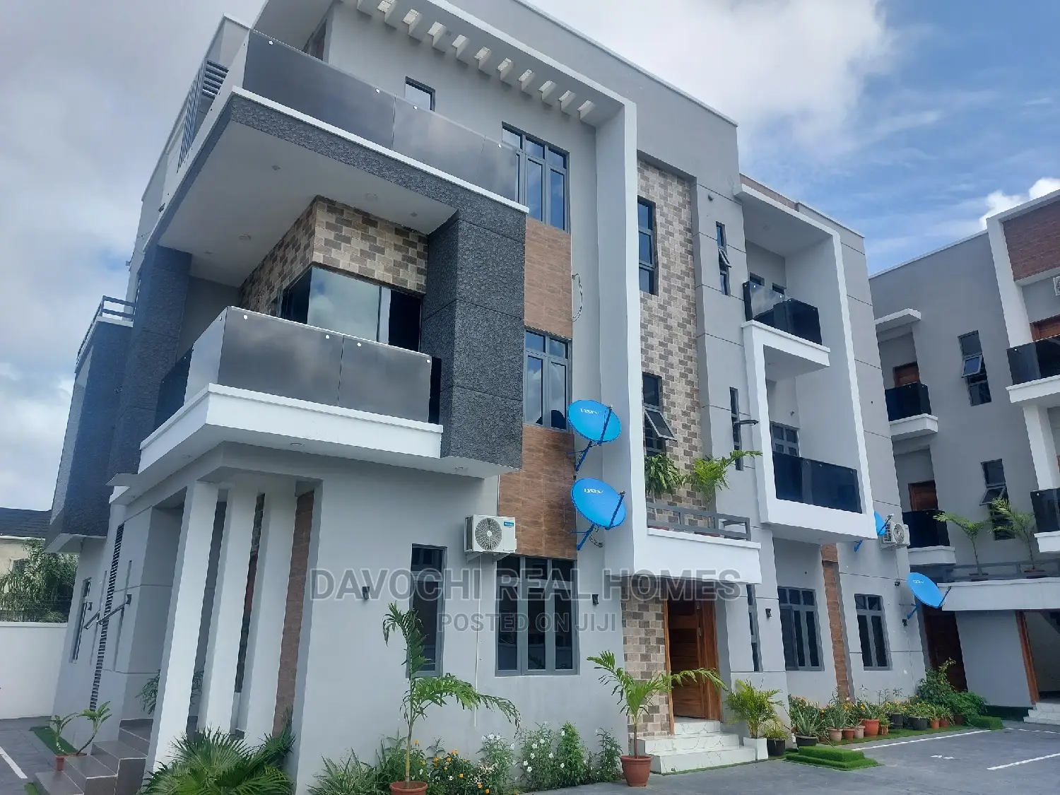 1bdrm Apartment in Abraham Adesanya, Lekki for rent in Lekki