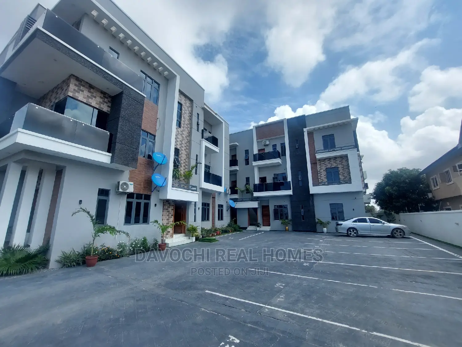 1bdrm Apartment in Abraham Adesanya, Lekki for rent in Lekki
