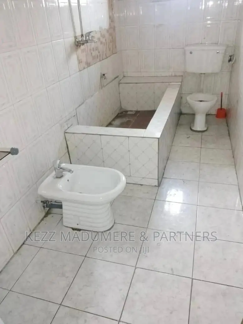3bdrm Block of Flats in New Gra Housing, Port-Harcourt for sale in Port-Harcourt