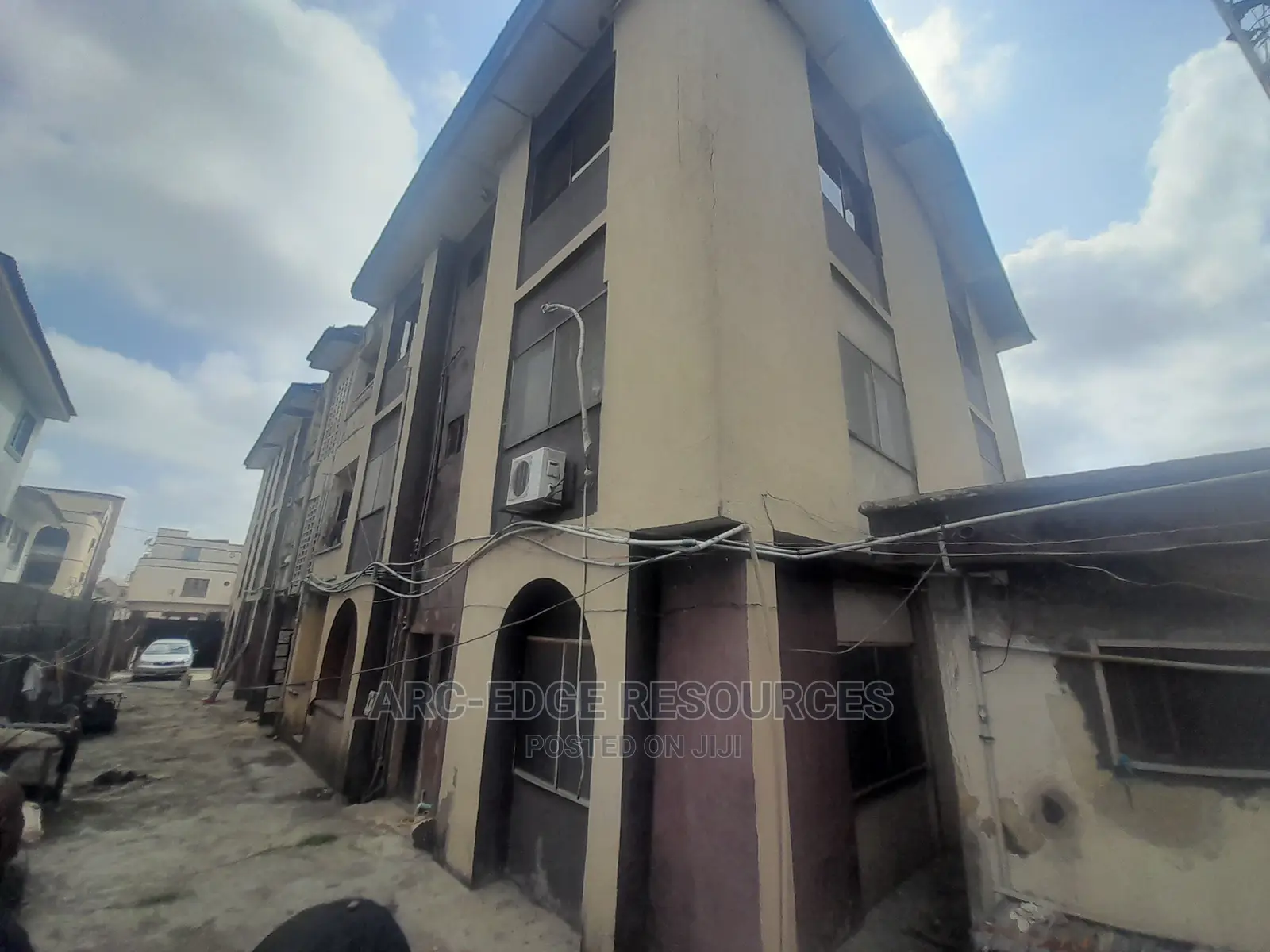 3bdrm Block of Flats in Ago Palace for sale in Ago Palace