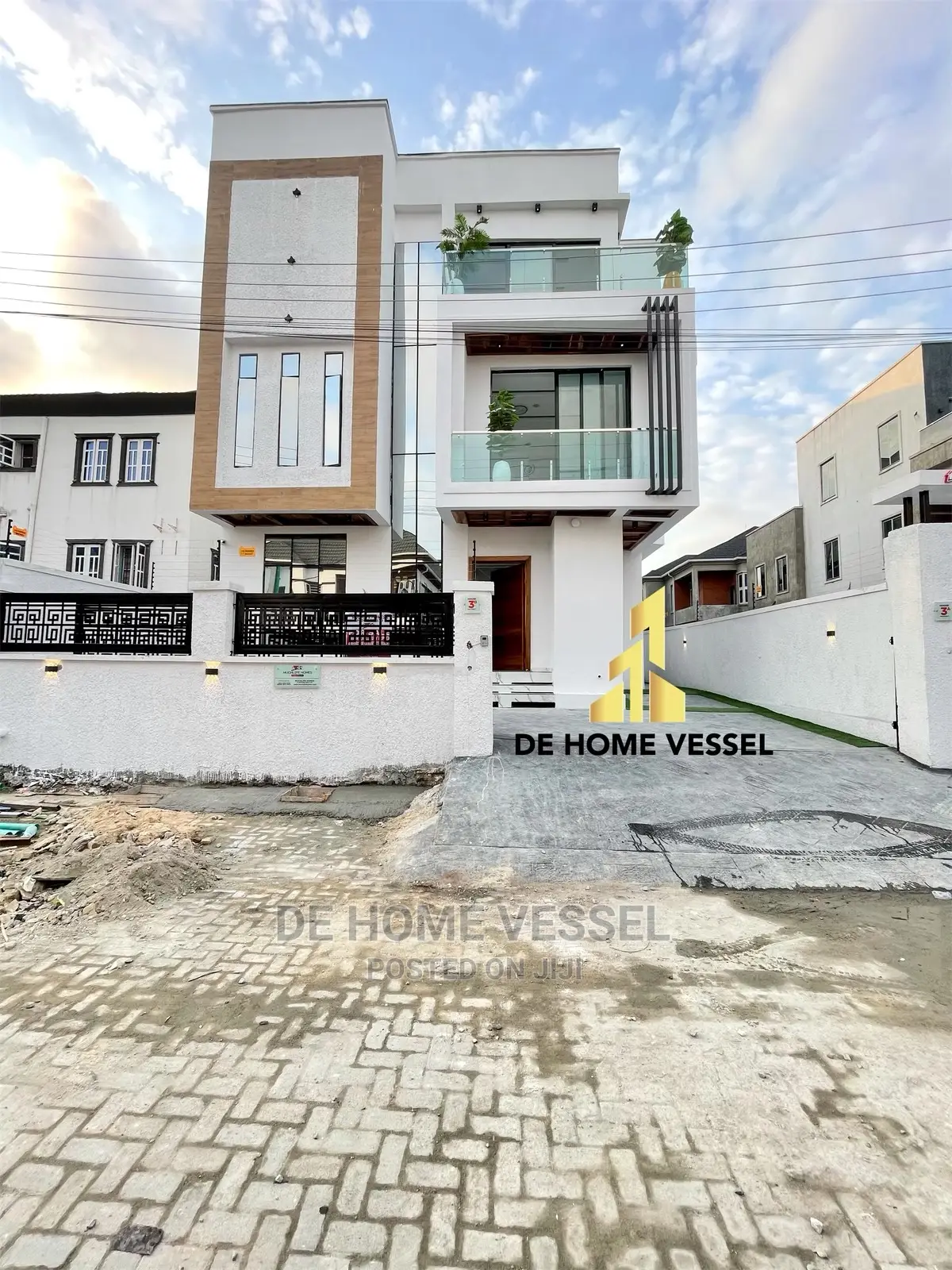 5bdrm Duplex in Ikota for sale in Ikota