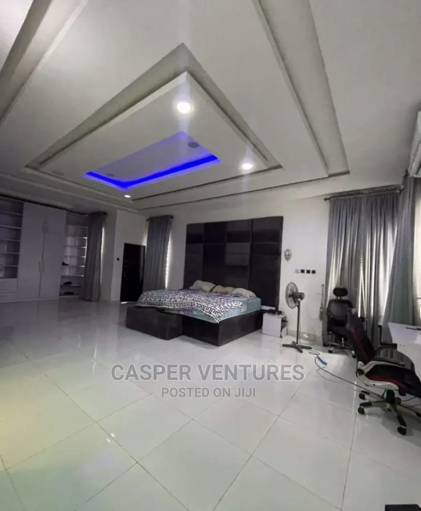 5bdrm Duplex in Chevron for sale in Chevron