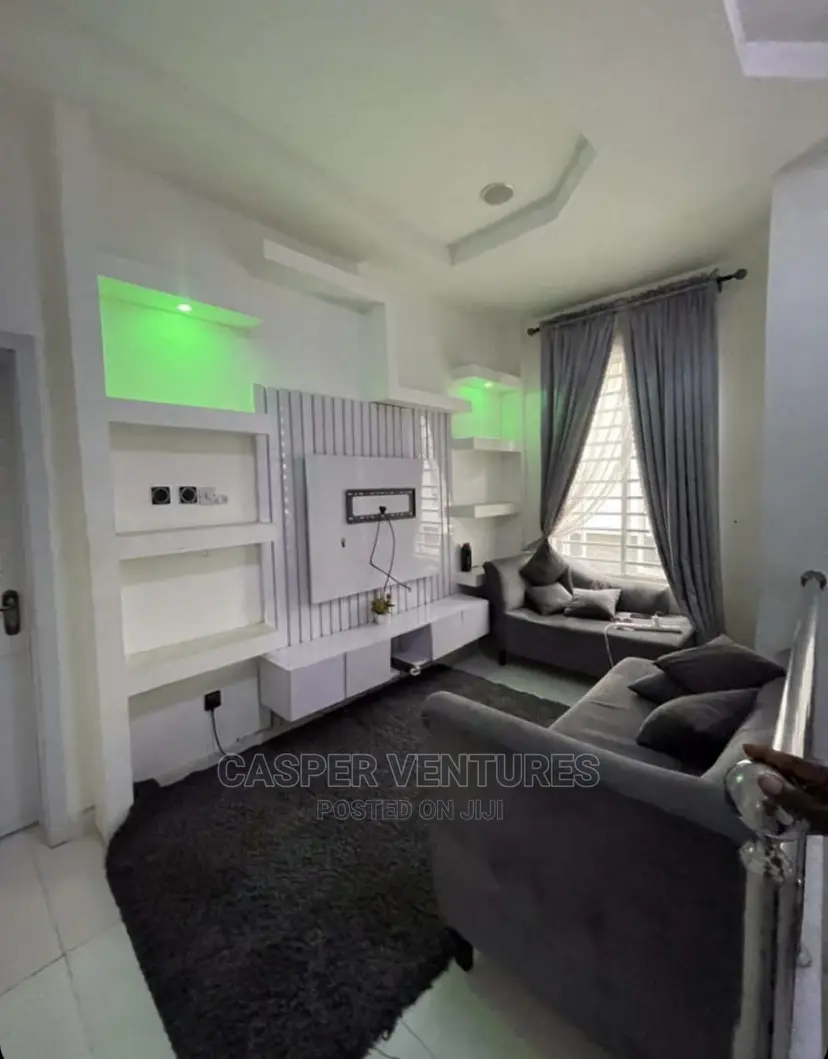 5bdrm Duplex in Chevron for sale in Chevron