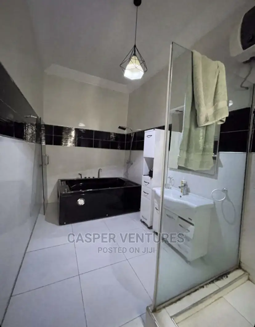 5bdrm Duplex in Chevron for sale in Chevron