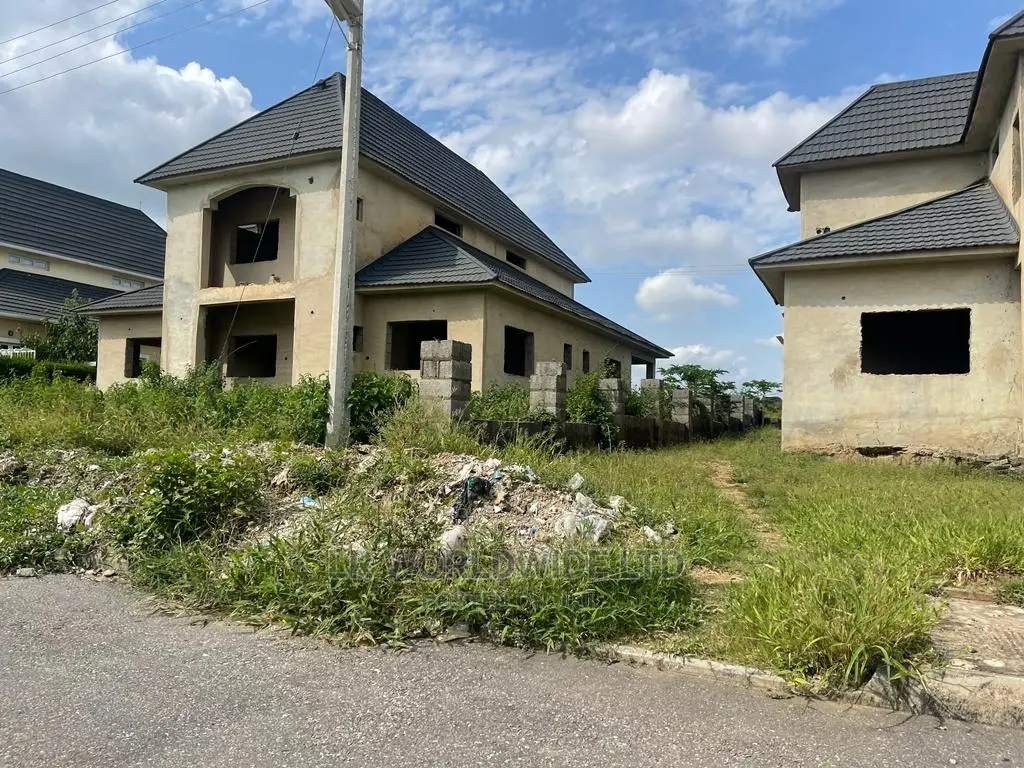 4bdrm Penthouse in Lugbe District for sale in Lugbe District