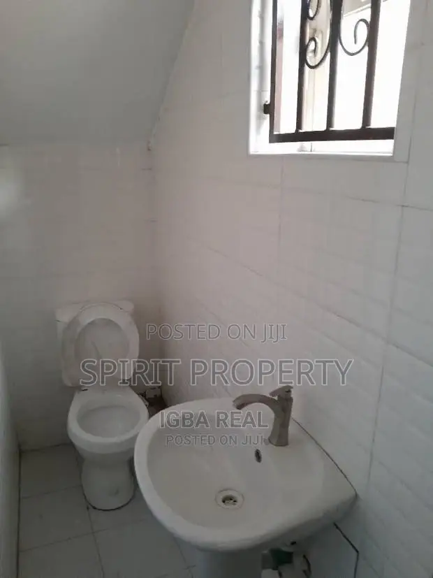3bdrm Apartment in Gra for rent in Ogudu GRA