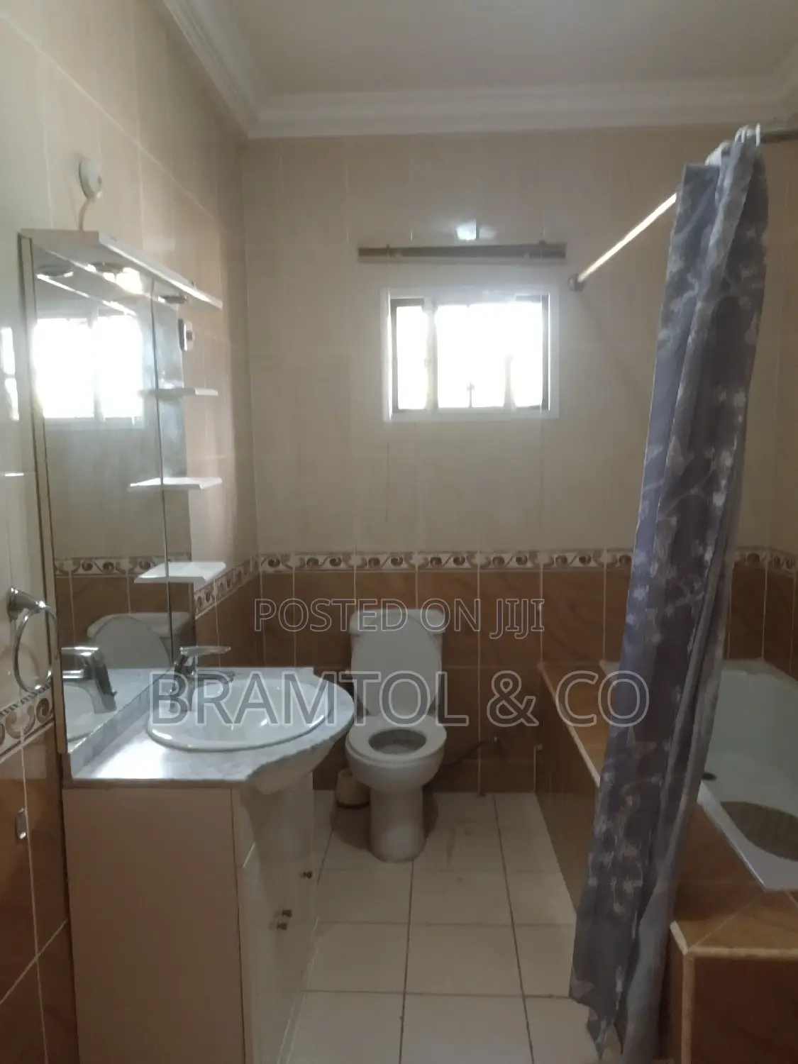 3bdrm Block of Flats in With Bq, Maitama for rent in Maitama