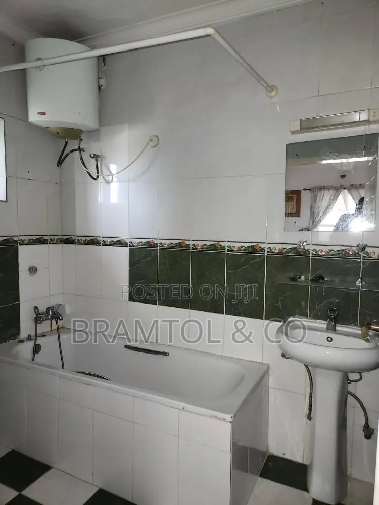 Furnished 3bdrm Block of Flats in With Bq, Asokoro for rent in Asokoro