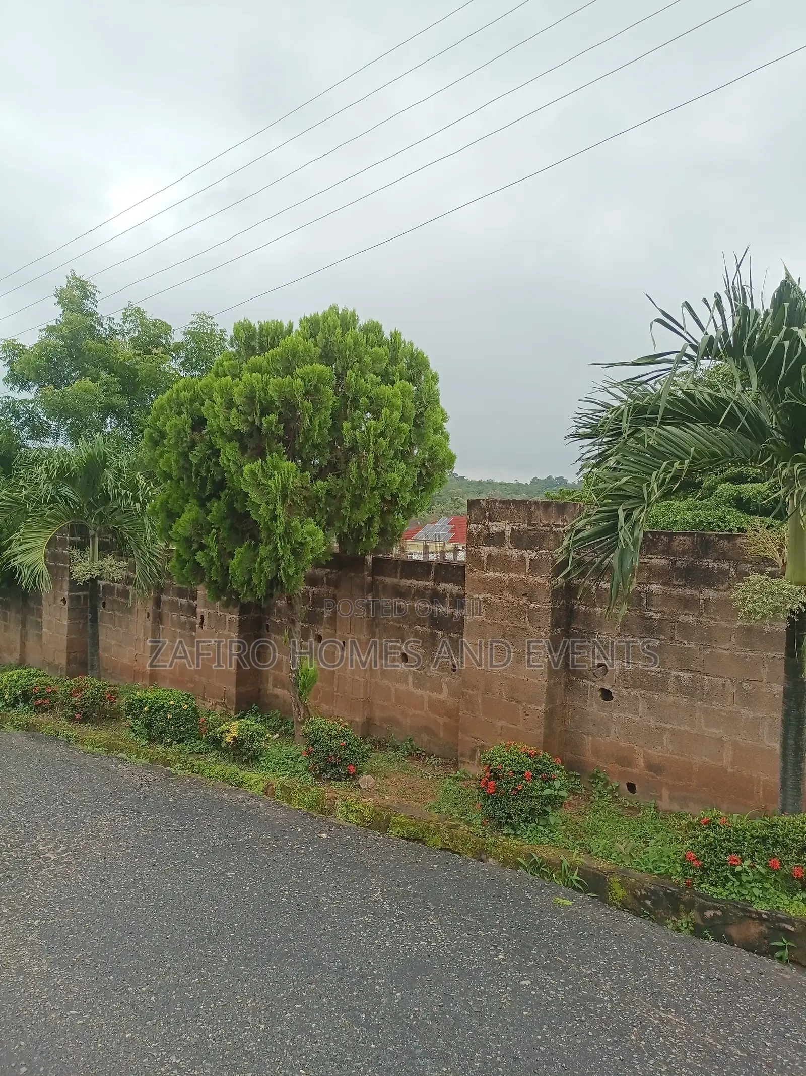 Fenced Prime 2500m2 Piece of Land at Main Alalubosa Gra in Alalubosa