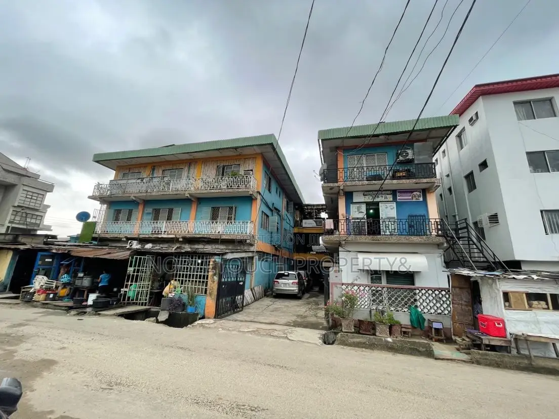 Commercial Building With Mini Warehouses in Agidingbi
