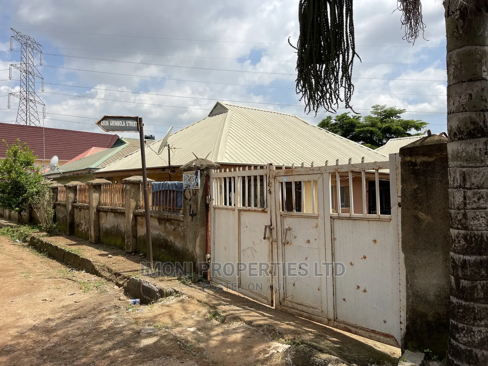 3bdrm Bungalow in Dutse Sagwari for sale in Dutse-Alhaji