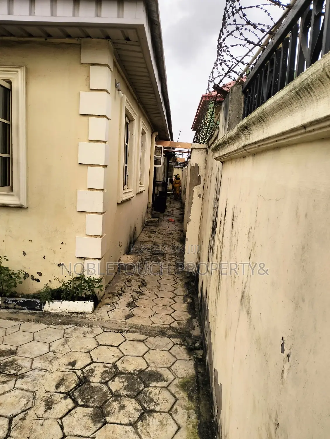 3bdrm Bungalow in Governor Road Ikotun for sale in Governors Road