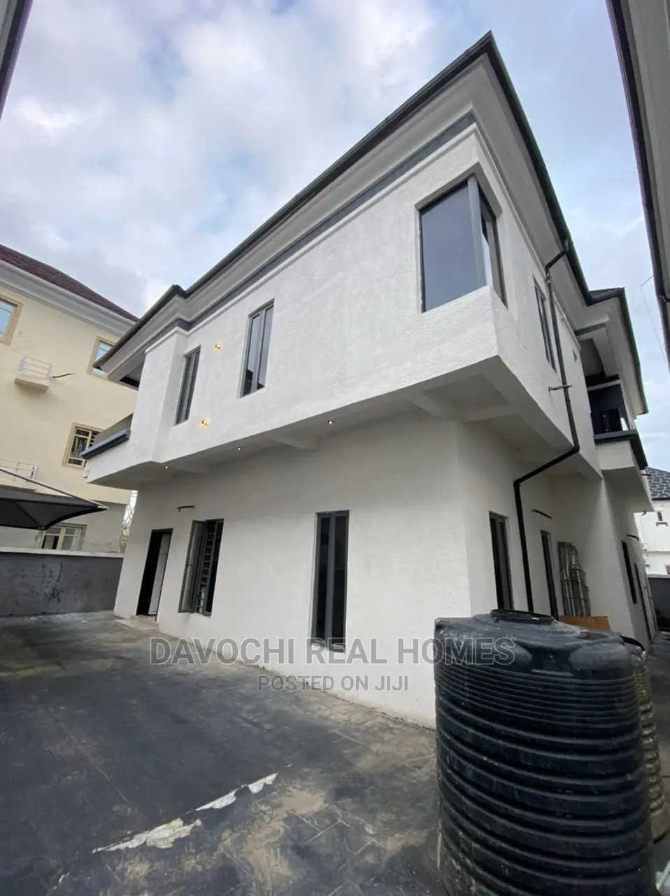 5bdrm Duplex in Chevron Drive, Lekki for sale in Lekki