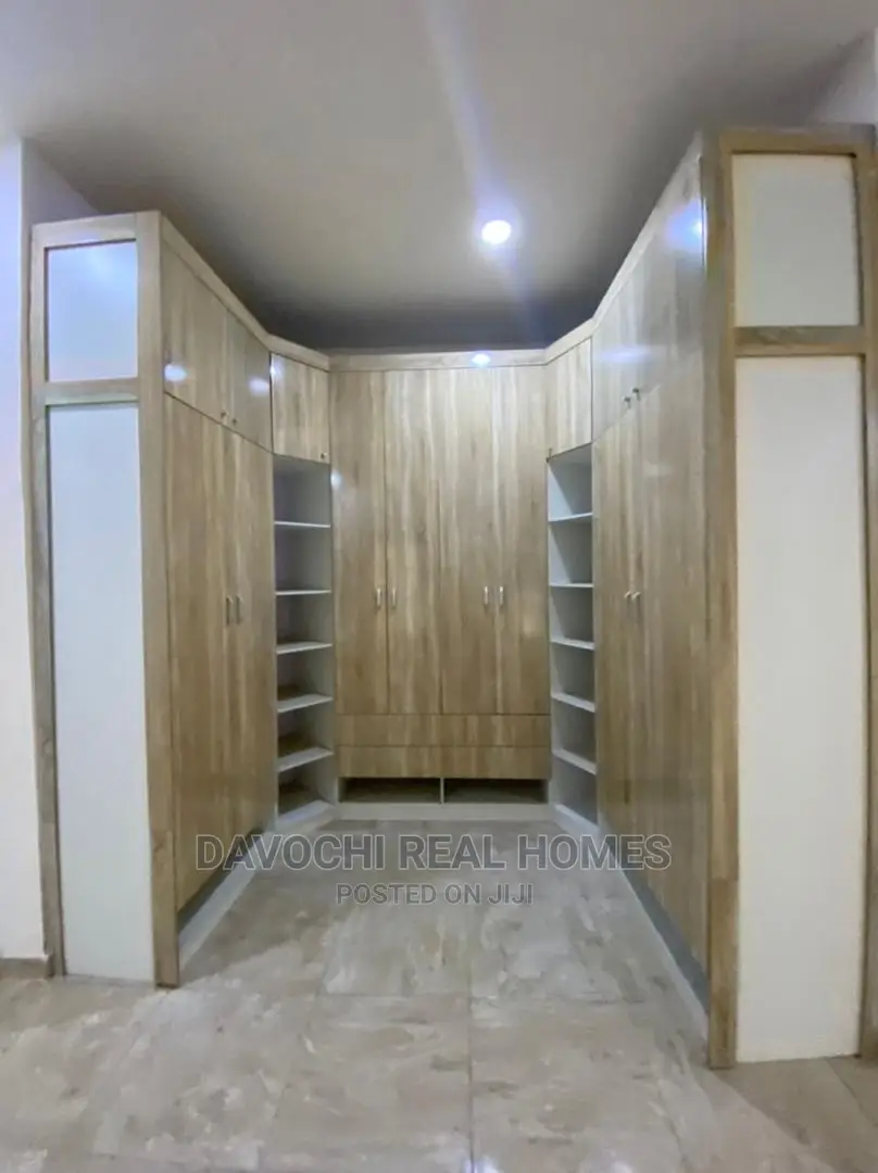 5bdrm Duplex in Chevron Drive, Lekki for sale in Lekki