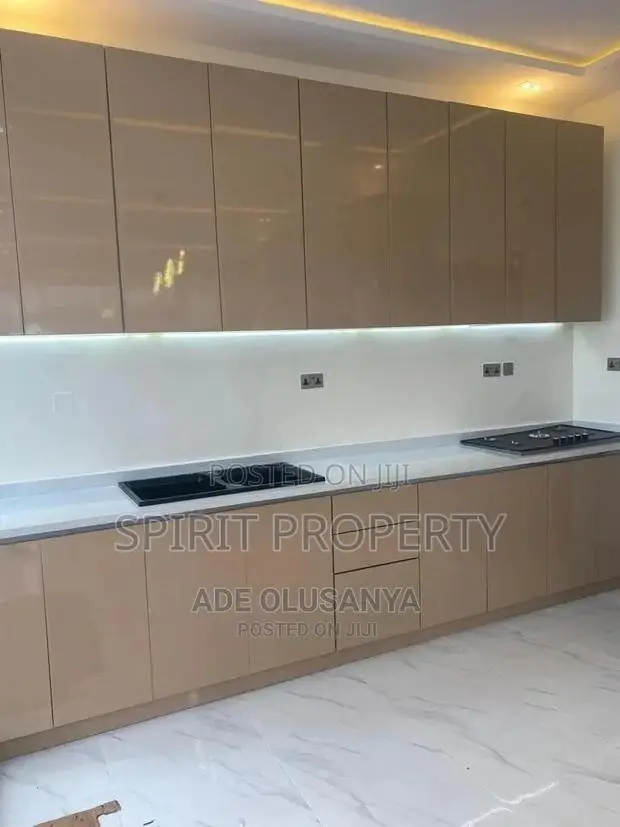 Furnished 6bdrm Maisonette in Magodo for Sale in Magodo