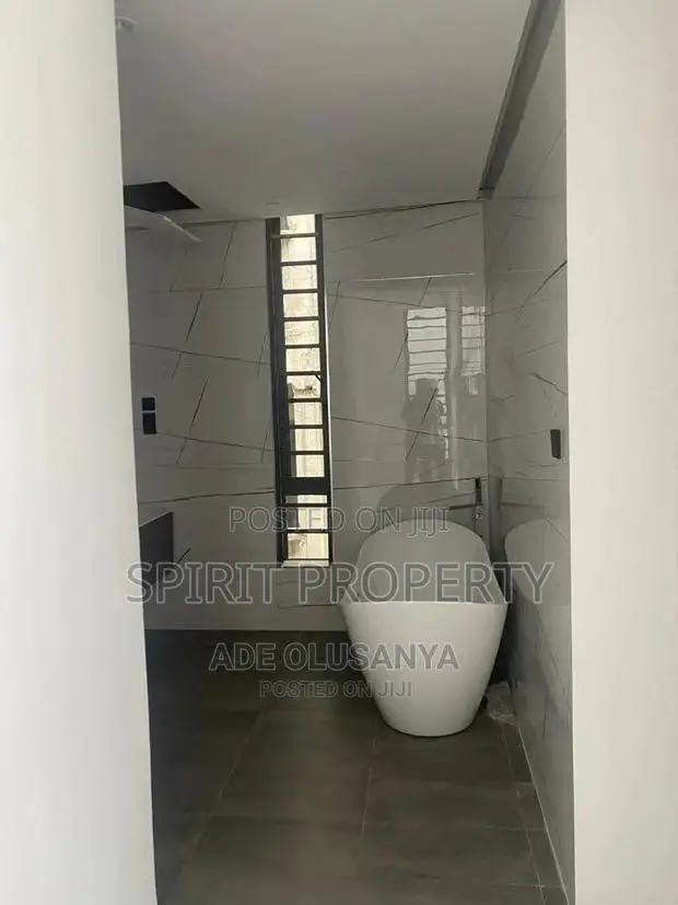 Furnished 6bdrm Maisonette in Magodo for Sale in Magodo