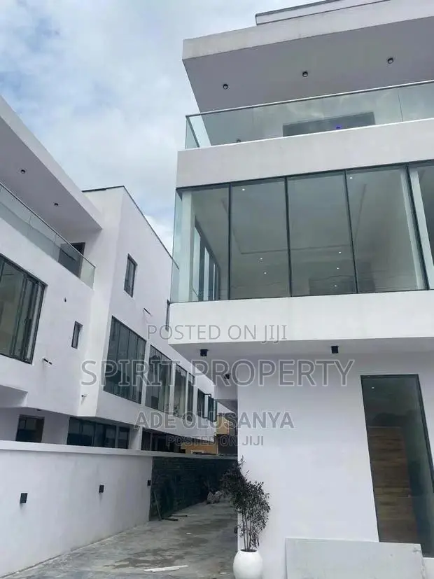 Furnished 6bdrm Maisonette in Magodo for Sale in Magodo