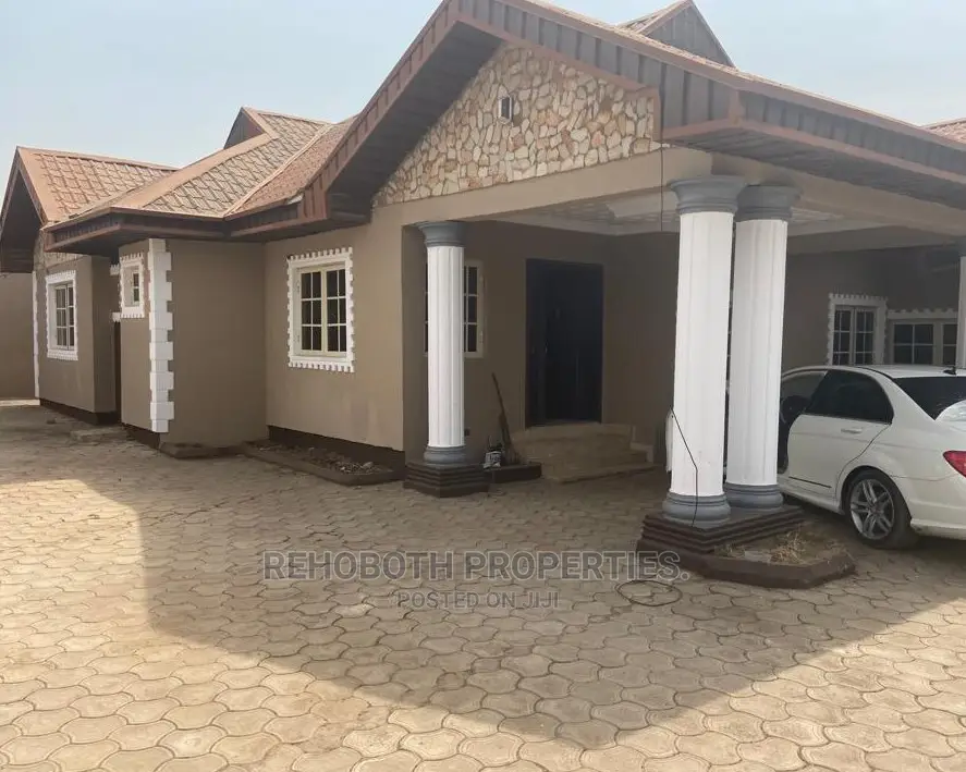 4bdrm Bungalow in Peluseriki, Ibadan for sale in Ibadan